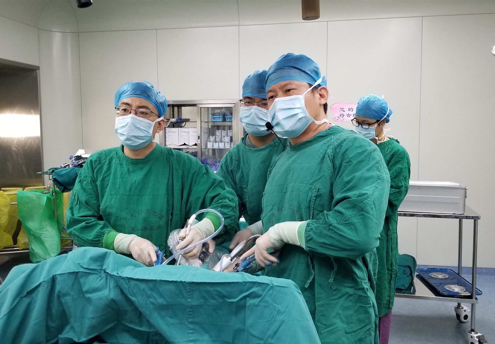 胸腔镜手术-让胸部手术更微创_外科手术
