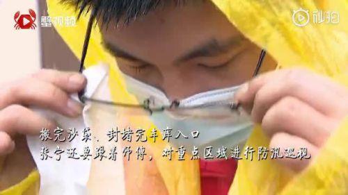 大众报业·大众日报客户端|大众锐评丨“不当看客”“闻汛而动”是最美的青春模样