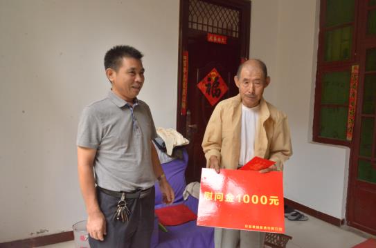 花冠集团总经理慰问抗战老兵