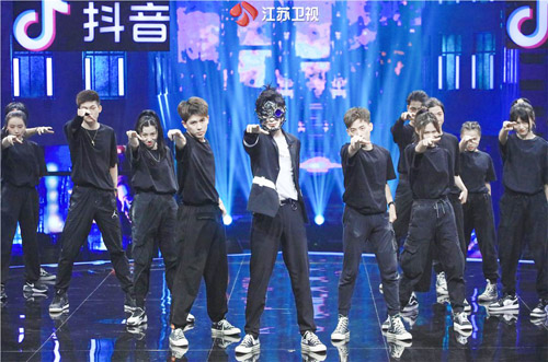 大众报业·大众日报客户端|身份互猜引热议，“女王不戴冠”舞艺惊人