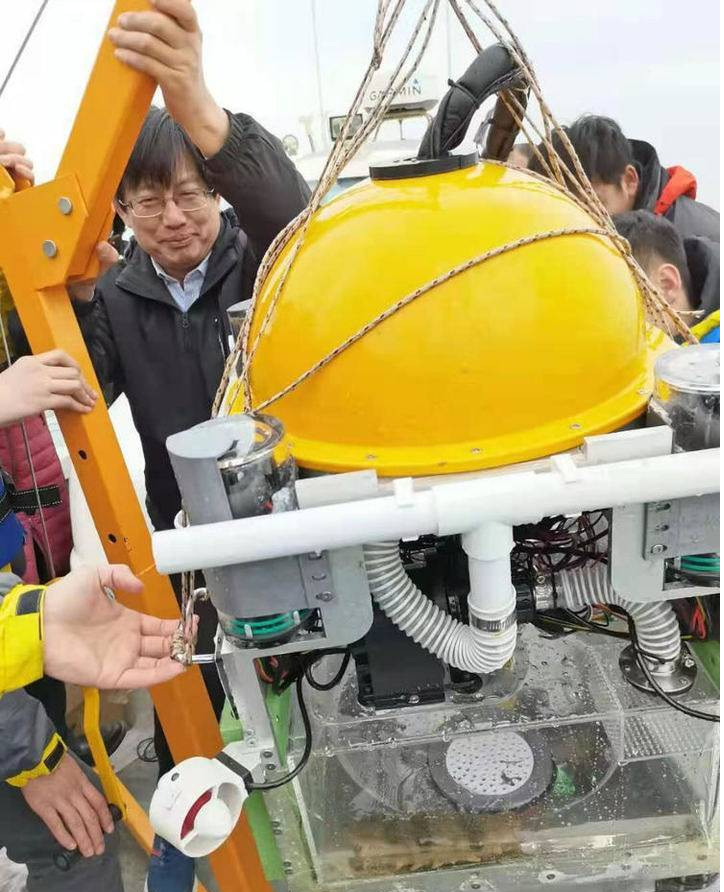 于复生教授团队研发的海参捕捞机器人，今年或许能下海捕捞。