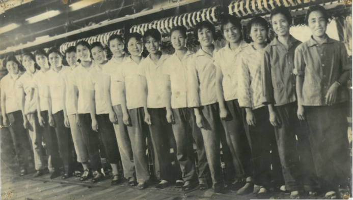 淄博制丝厂缫丝28组女工