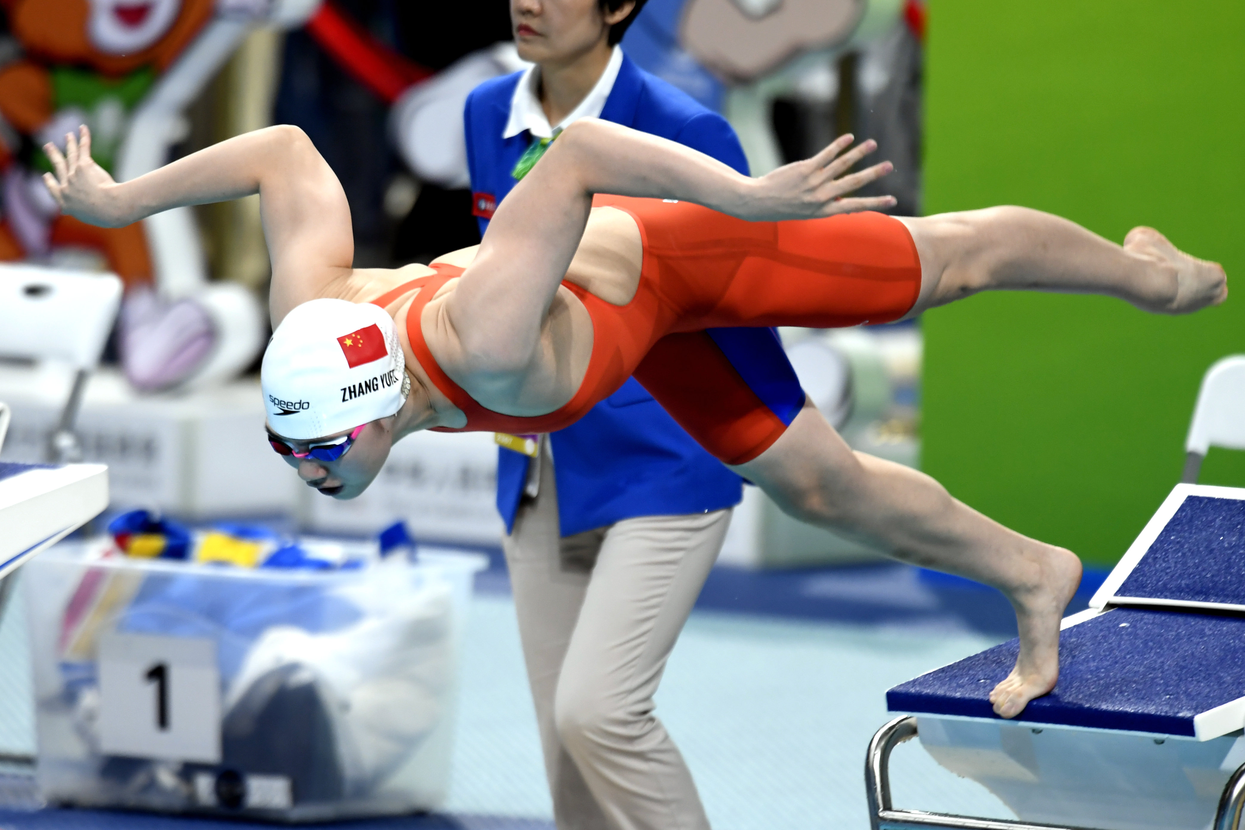 东南大学研究生张雨霏在2023年世界游泳锦标赛上夺冠