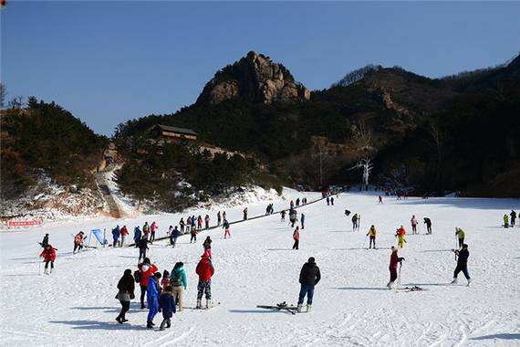 美景山东｜冰天雪地里的快乐“飞翔”——山东滑雪胜地推介谈球吧体育(图5)