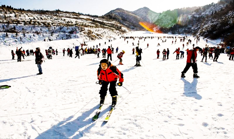 美景山东｜冰天雪地里的快乐“飞翔”——山东滑雪胜地推介谈球吧体育(图1)