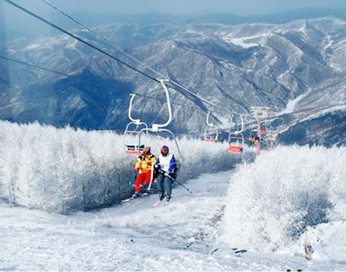 美景山东｜冰天雪地里的快乐“飞翔”——山东滑雪胜地推介谈球吧体育(图2)