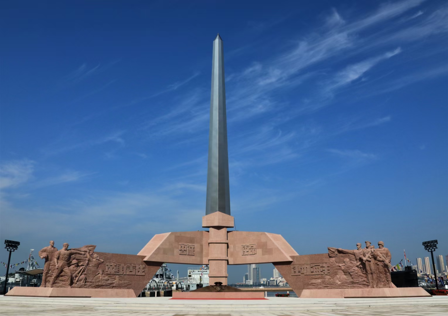 领略军人风采，大型红军雕塑，学军人之精髓_文化广场