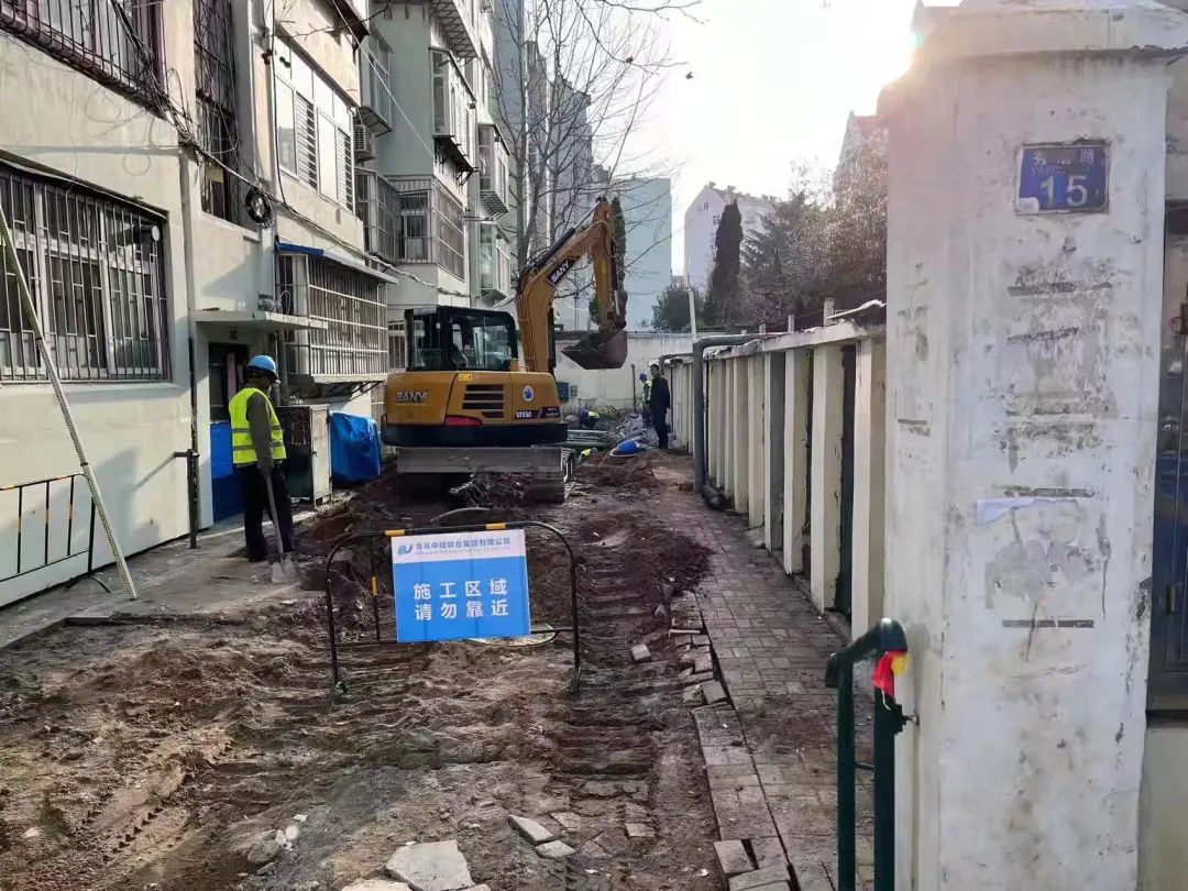 下水管道堵多年愁坏居民老旧小区改造拔“病根”