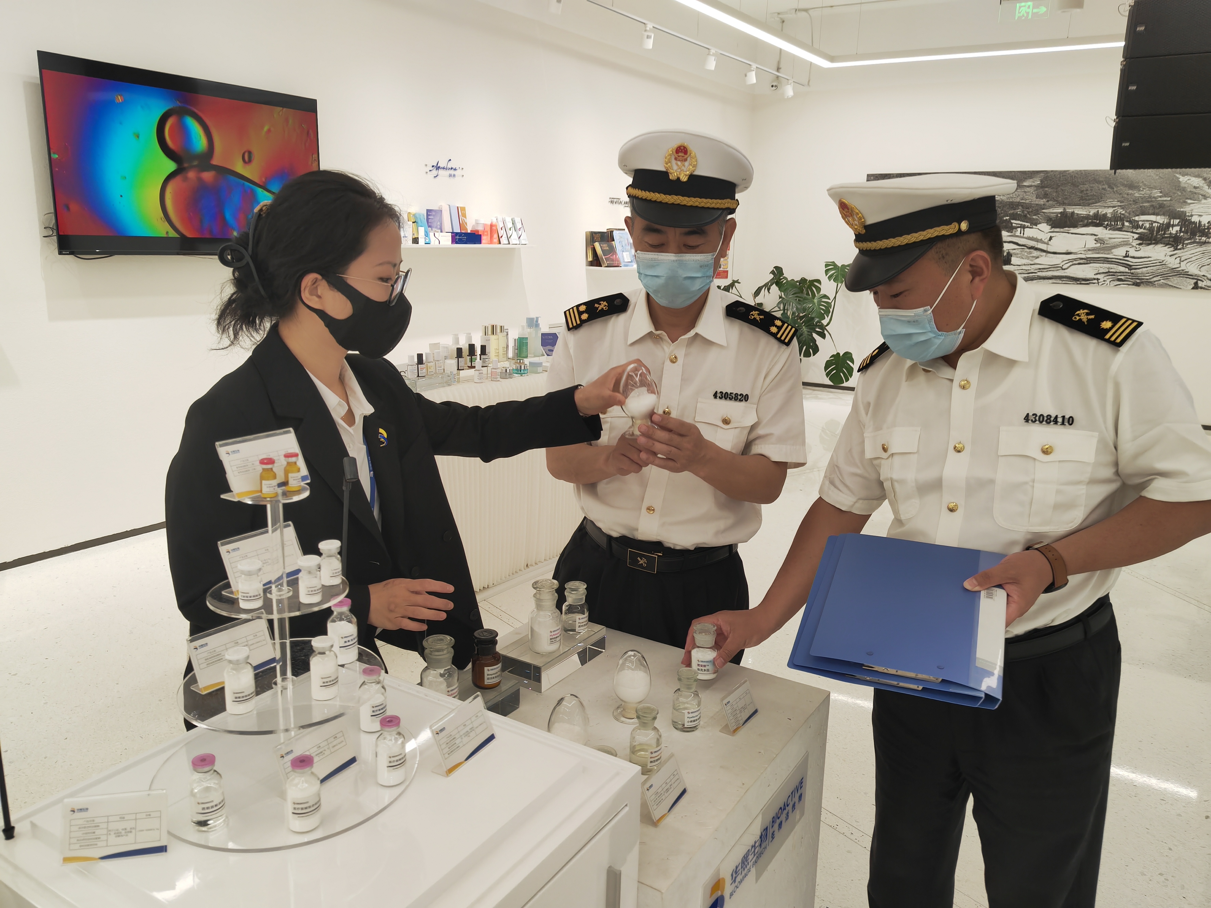 经济南海关所属泉城海关检验合格，华熙生物科技股份有限公司一批食品级玻尿酸即将出口美国。（□记者 段婷婷 通讯员 刘震 报道）