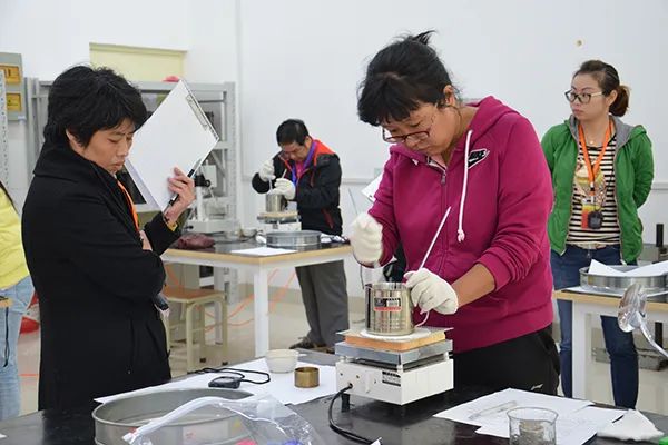孙丽娟 山东公路技师学院高级讲师、高级技师