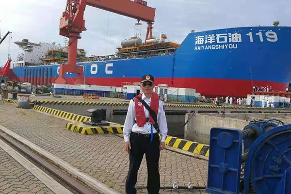 李磊 青岛市交通运输局青岛引航站安全技术科科长、高级引航员