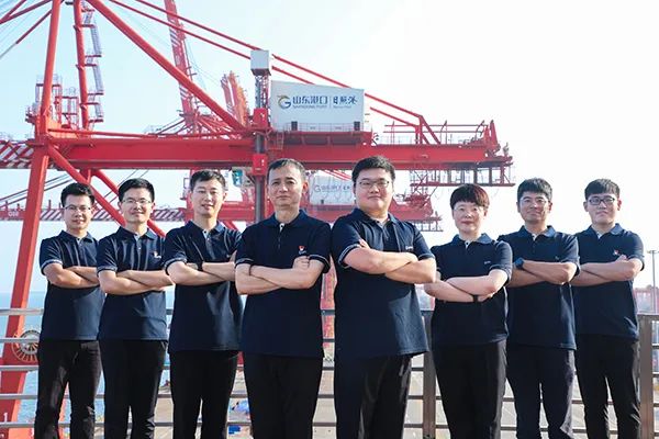 山东港口日照港日新集装箱自动化码头研发团队