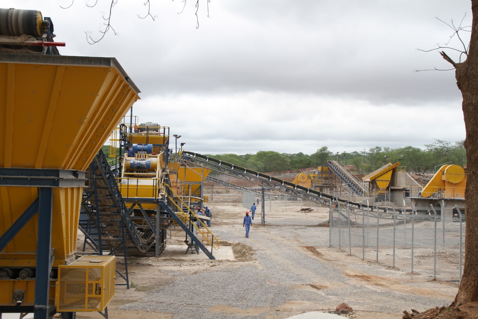 2010-2013年，在津巴布韦勘查评价了世界上第一个金刚石古砂矿，选获金刚石1000万克拉以上。