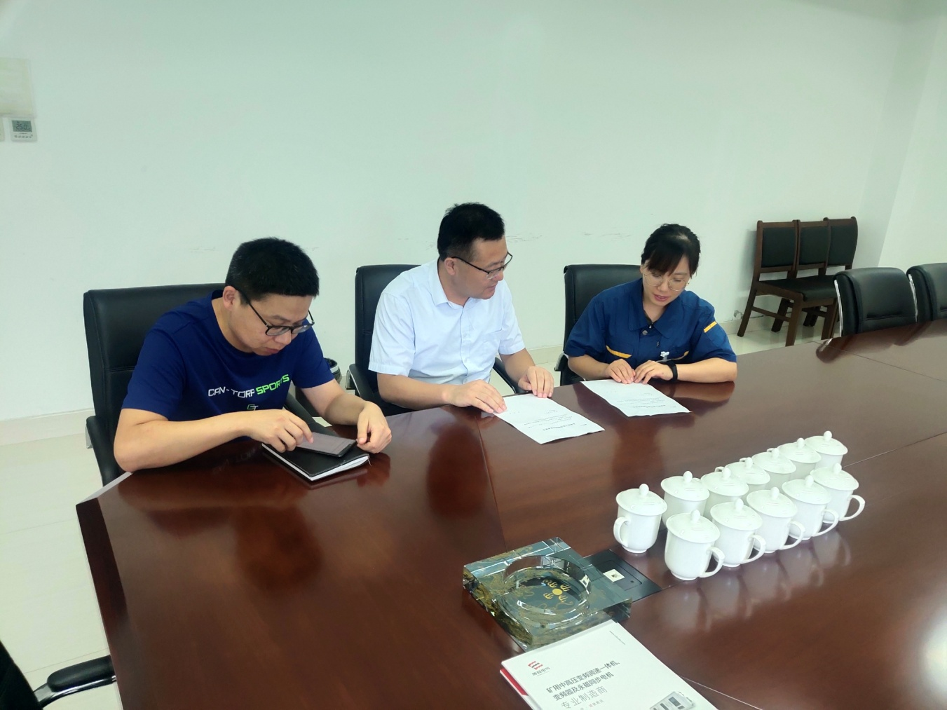 邹城开发区工作人员到山东博诚电气有限公司推进发明专利申请、产学研合作等工作