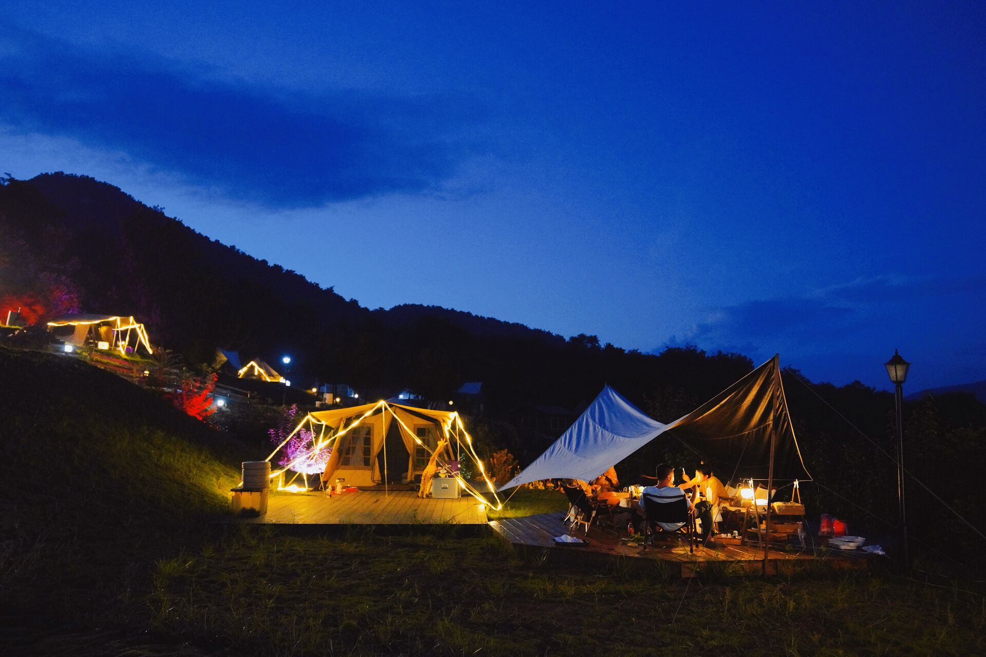 中秋假期，青岛趣·青野自然营地，露营赏月成为许多家庭的度假选择。（记者 李媛 通讯员 李焕斌 报道）