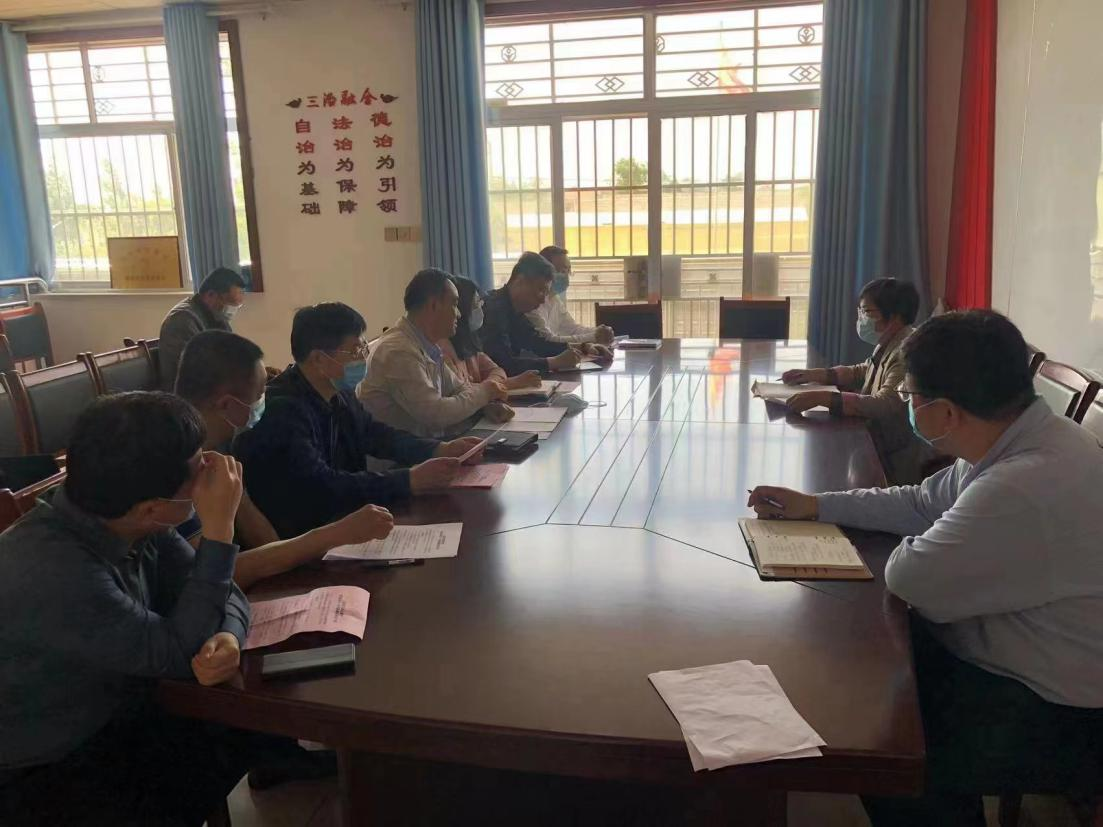 与省人大代表现场座谈，交流意见。