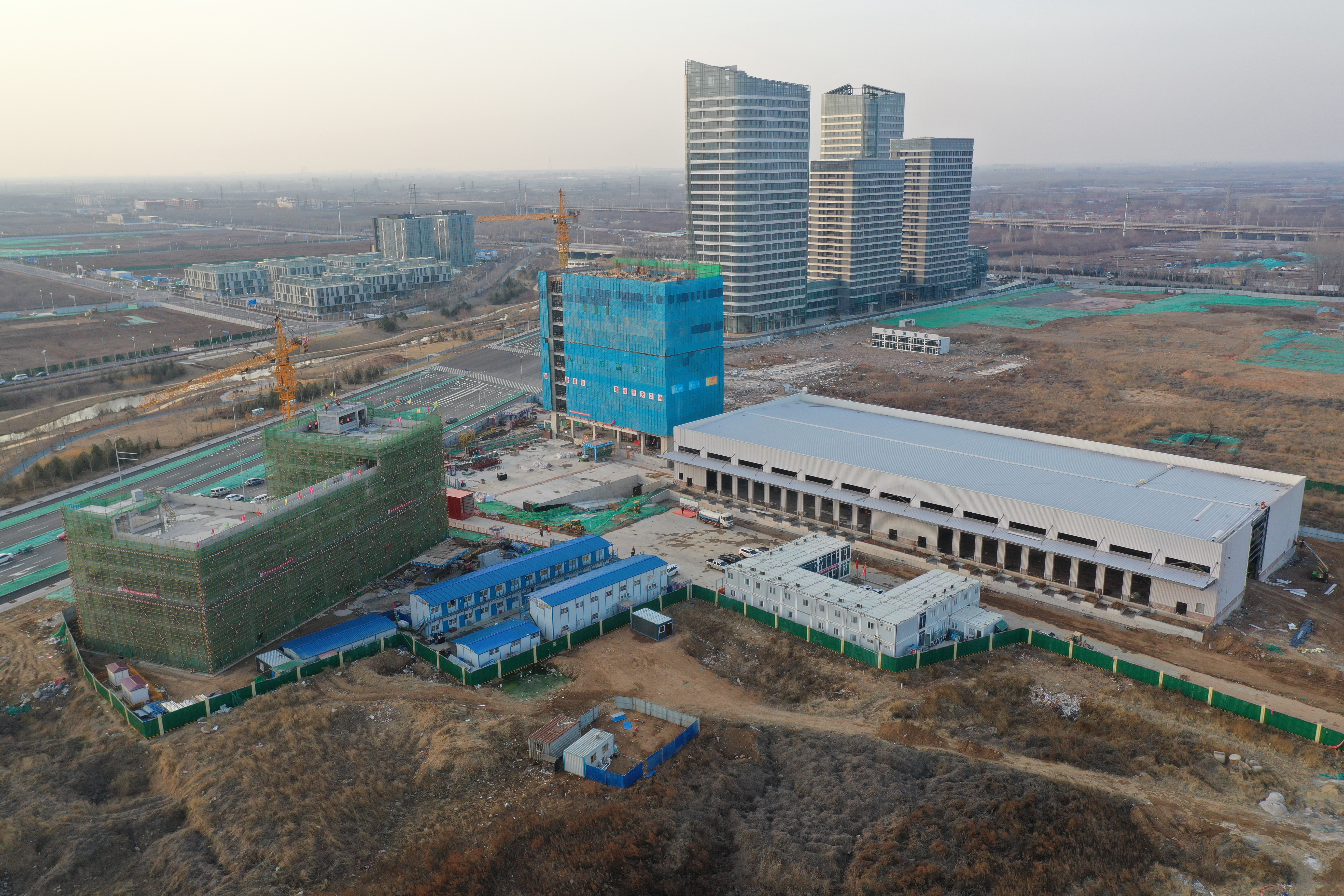 中欧班列（齐鲁号）济南集结中心三座功能楼已主体封顶