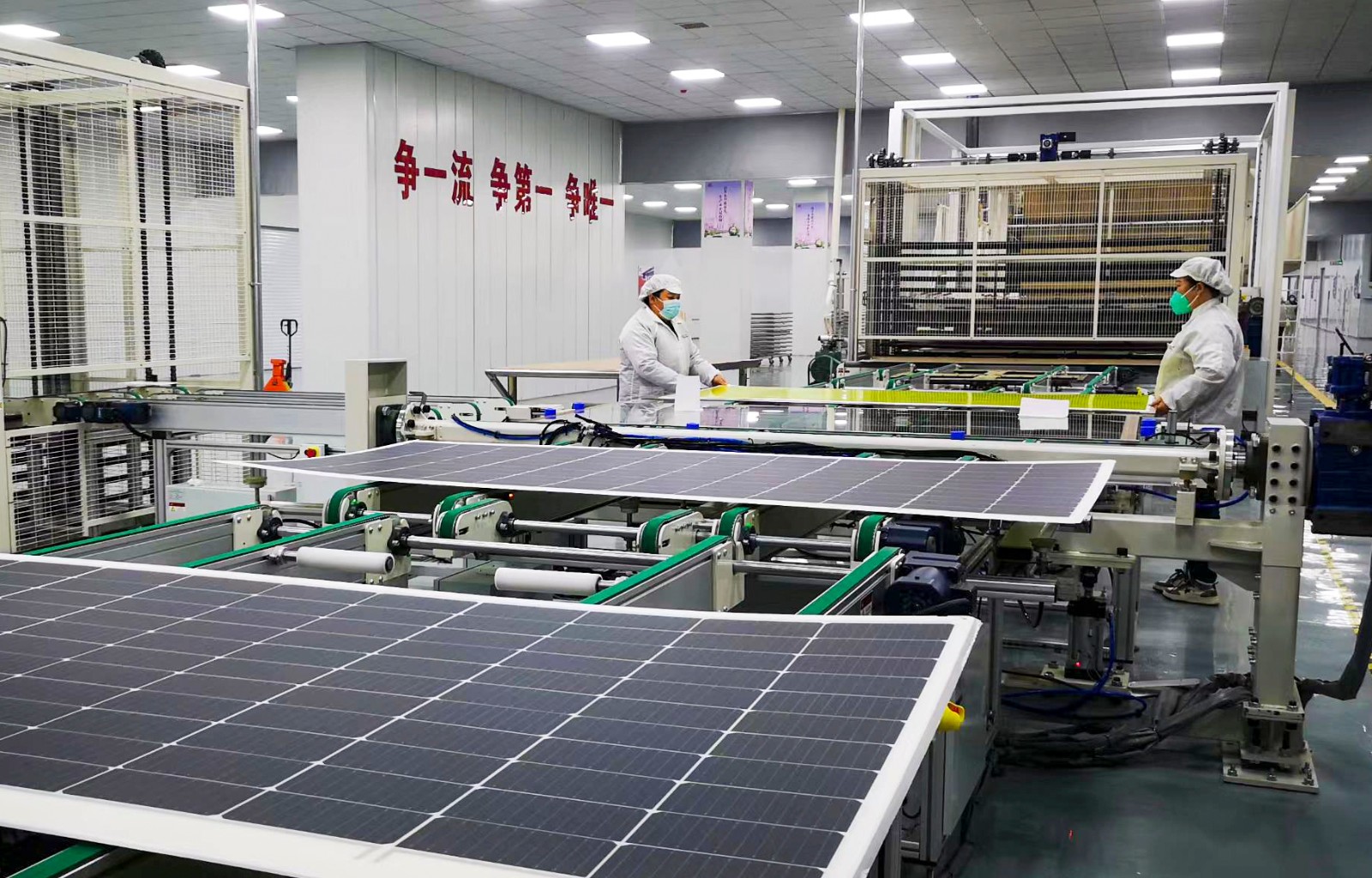 中科泰阳光电科技有限公司轻质高效晶硅太阳能电池组件生产车间  吕光社 报道