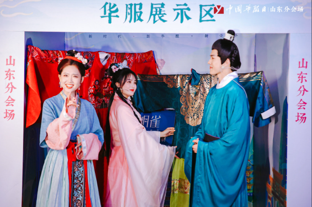 第五届“中国华服日”山东分会场启幕 国风盛宴亮相大明湖超然楼