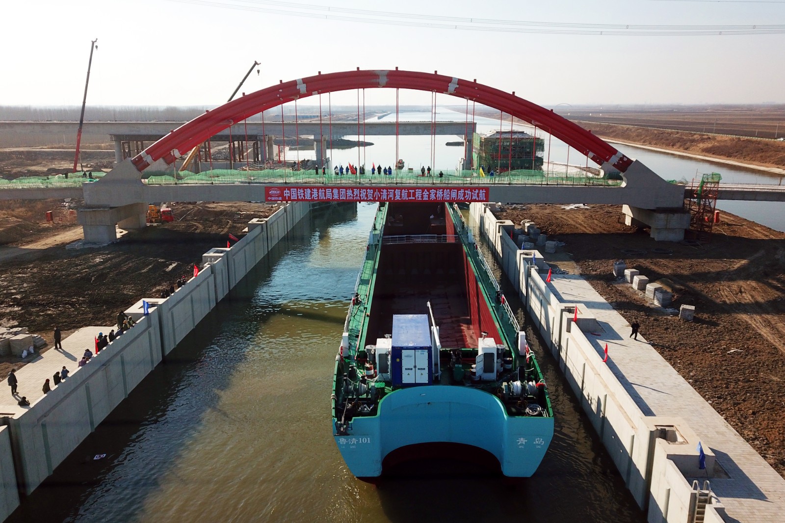 2022年12月30日，试验船通过金家桥船闸，试通航成功
