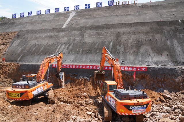 跨度达32米！亚洲最大跨度交通隧道开挖