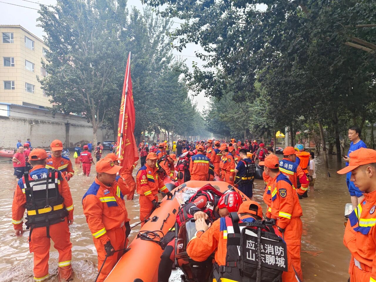 紧张进行！山东消防10小时疏散营救人员776人