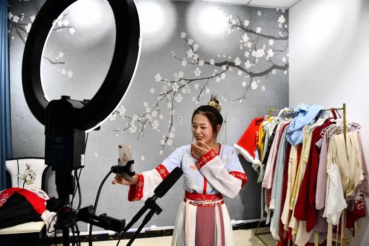 曹县汉服产业颇具规模