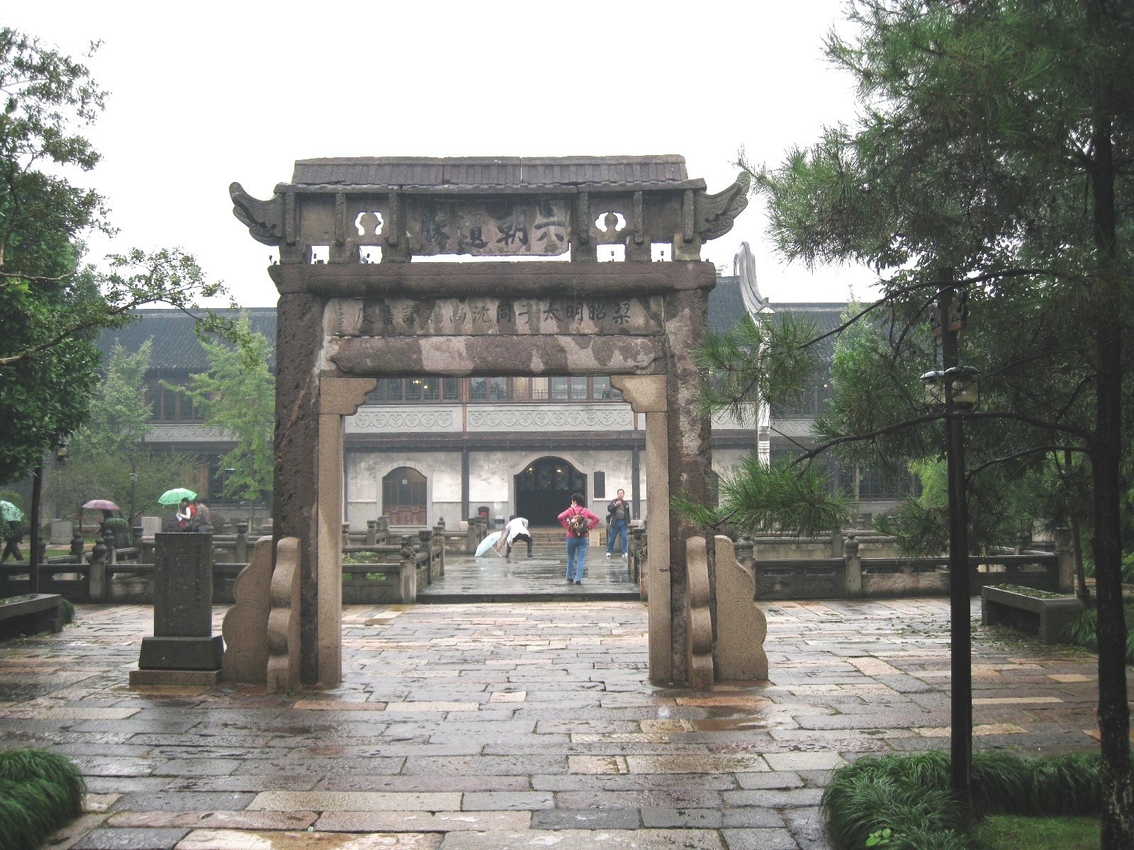 乌镇“六朝遗胜”石坊