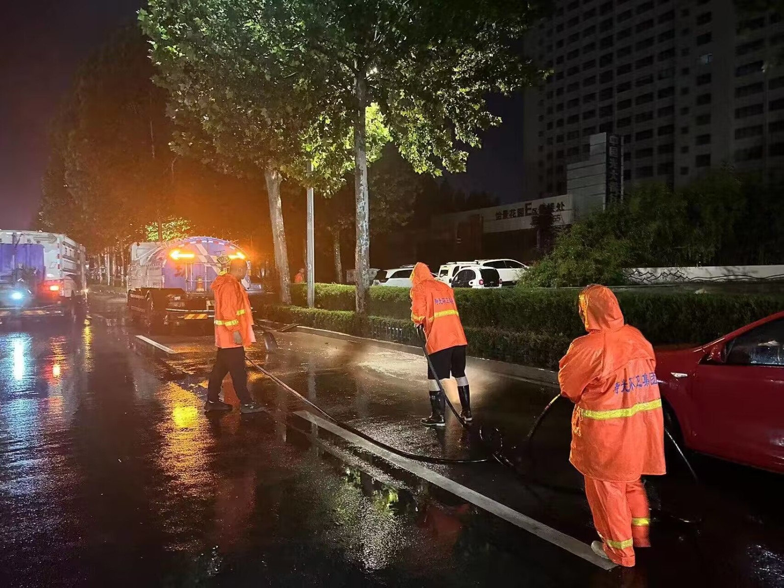 寿光环卫集团:连夜清理雨后积水 迅速