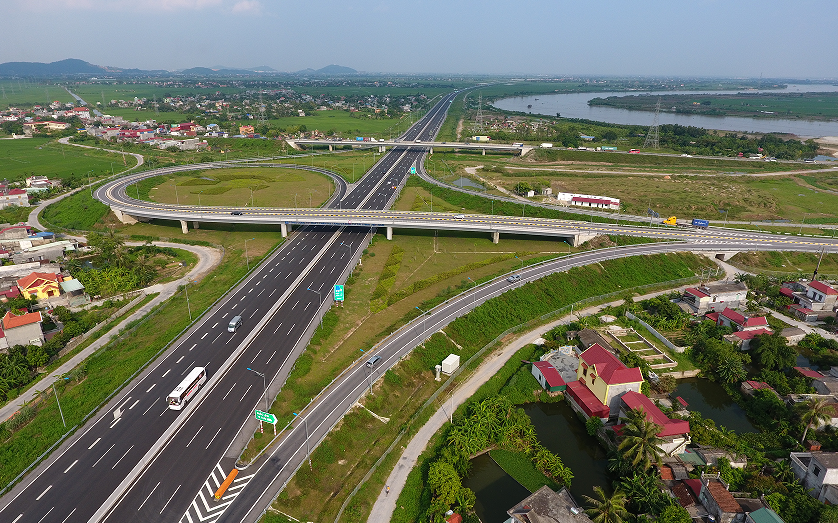 越南第一条高速公路——河内至海防高速公路。