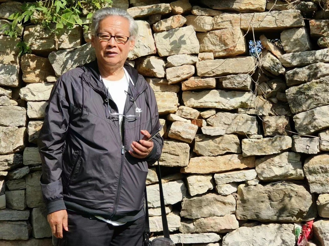 任敬彬先生在济南南部山区