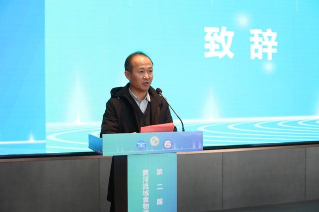 烟台市科学技术协会主席陈海涛致辞
