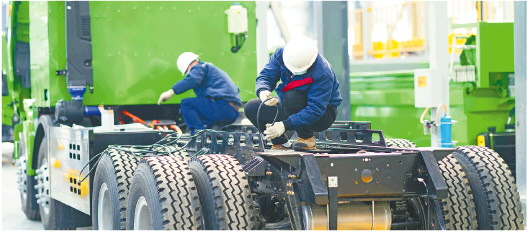 □记者张晓帆通讯员丁之报道 青岛德先的氢动力系统为自卸车提供强劲的动能。