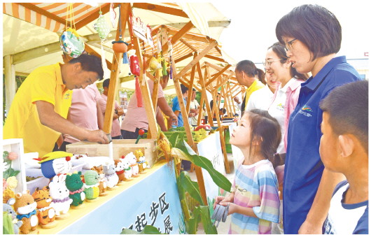 □记者刘飞跃报道 　9月23日，“乡村好时节·LET’S购”主题年活动暨起步区农民丰收节系列活动举办，起步区土生土长的十余款特色农产品集中亮相。