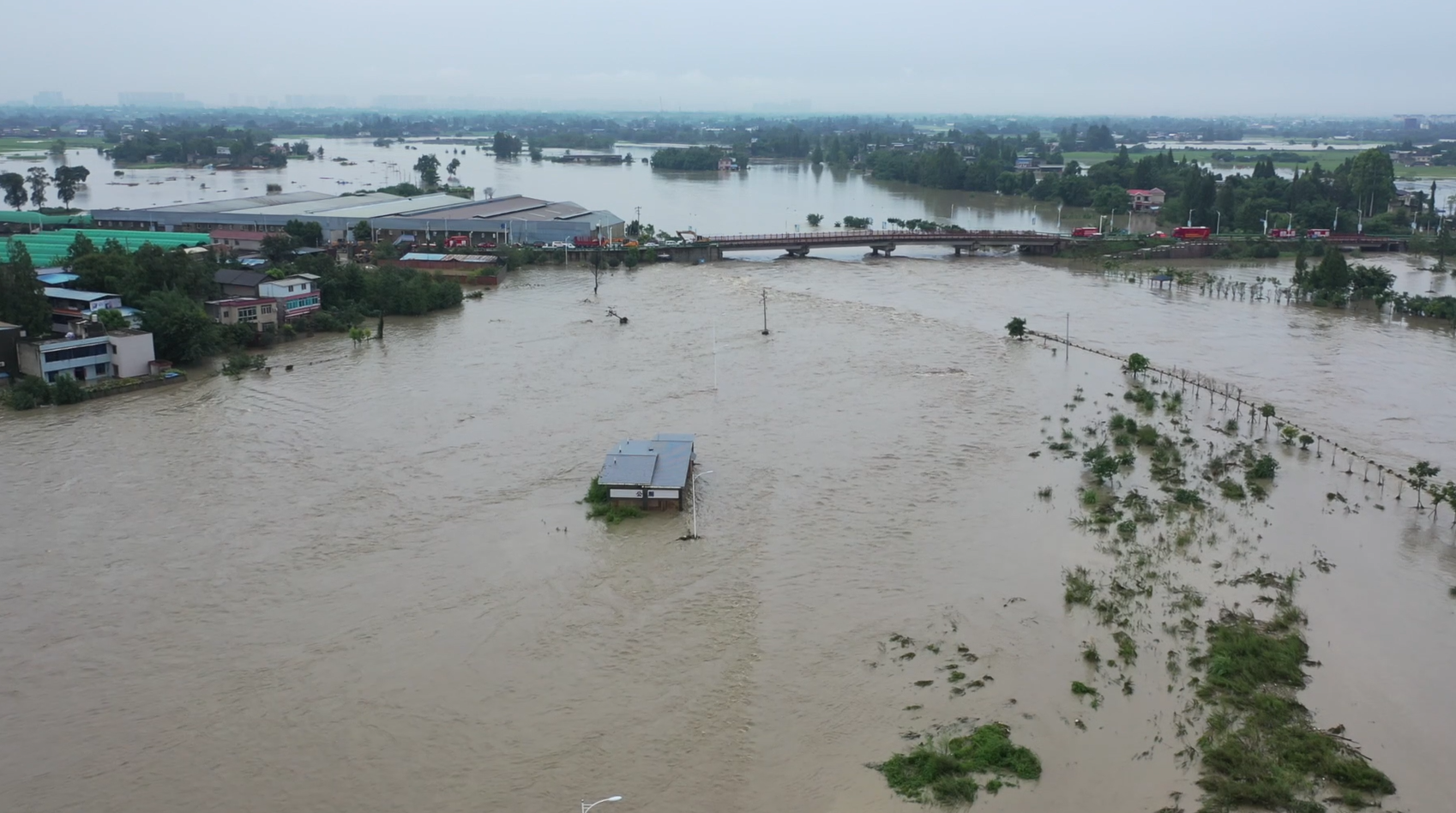 人民日报客户端|2个部级工作组赶赴重庆四川，国家防总提升防汛应急响应至Ⅱ级