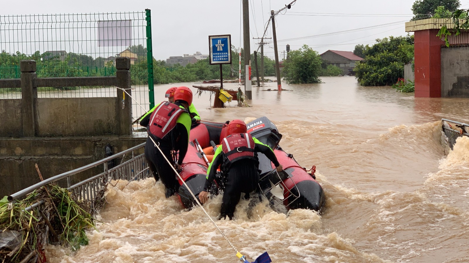 人民日报客户端|2个部级工作组赶赴重庆四川，国家防总提升防汛应急响应至Ⅱ级