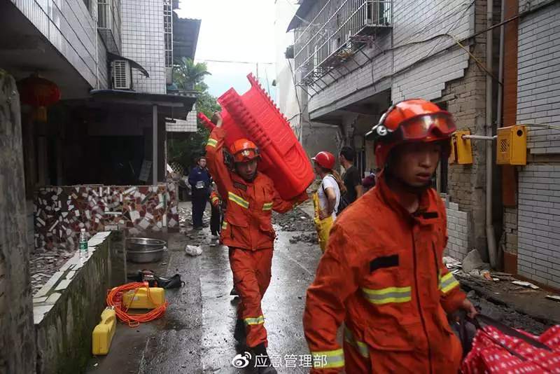 四川宜賓地震救援人員開始撤離這些瞬間看哭了