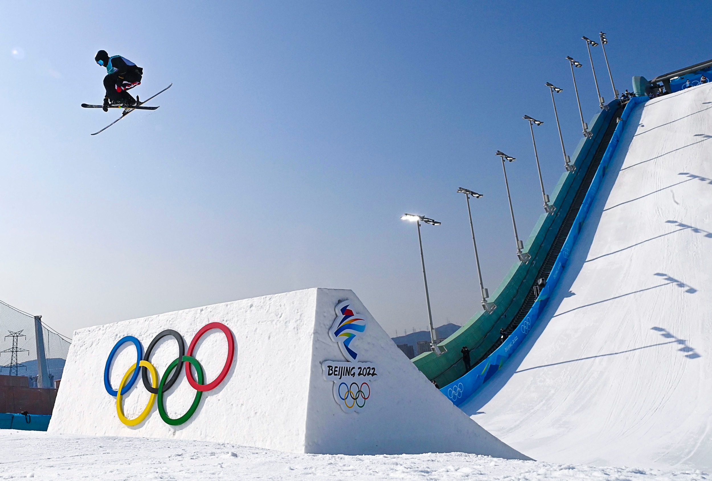 冬奥会首钢滑雪大跳台图片